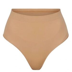 SKIMS SEAMLESS SCULPT MID WAIST THONG NWOT - OCHRE